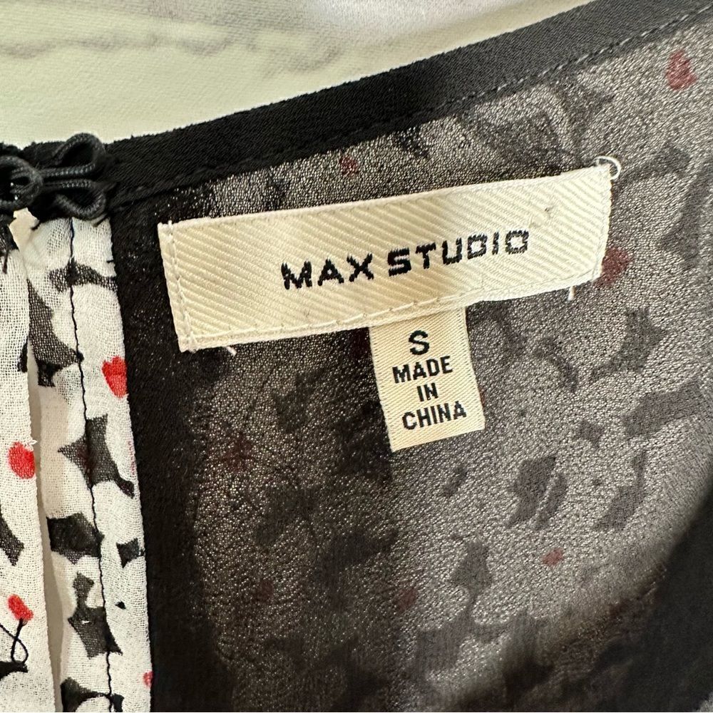 Max Studio small cold shoulder top - Picture 6 of 6